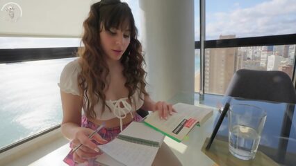 Напросился на фут-фетиш и секс со студенткой